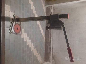 Macchina per tappi a corona