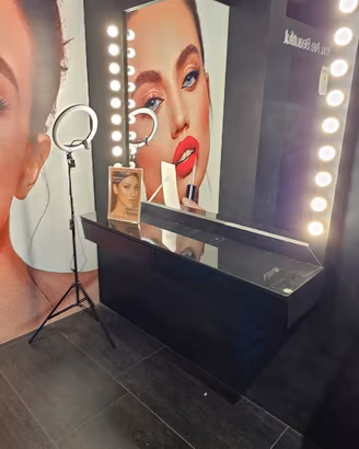 arredamento negozio Make Up