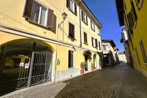 MONOLOCALE A VIMERCATE