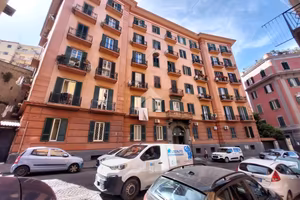 5 LOCALI A NAPOLI