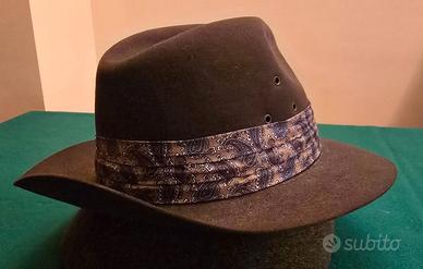 Cappello a tesa 