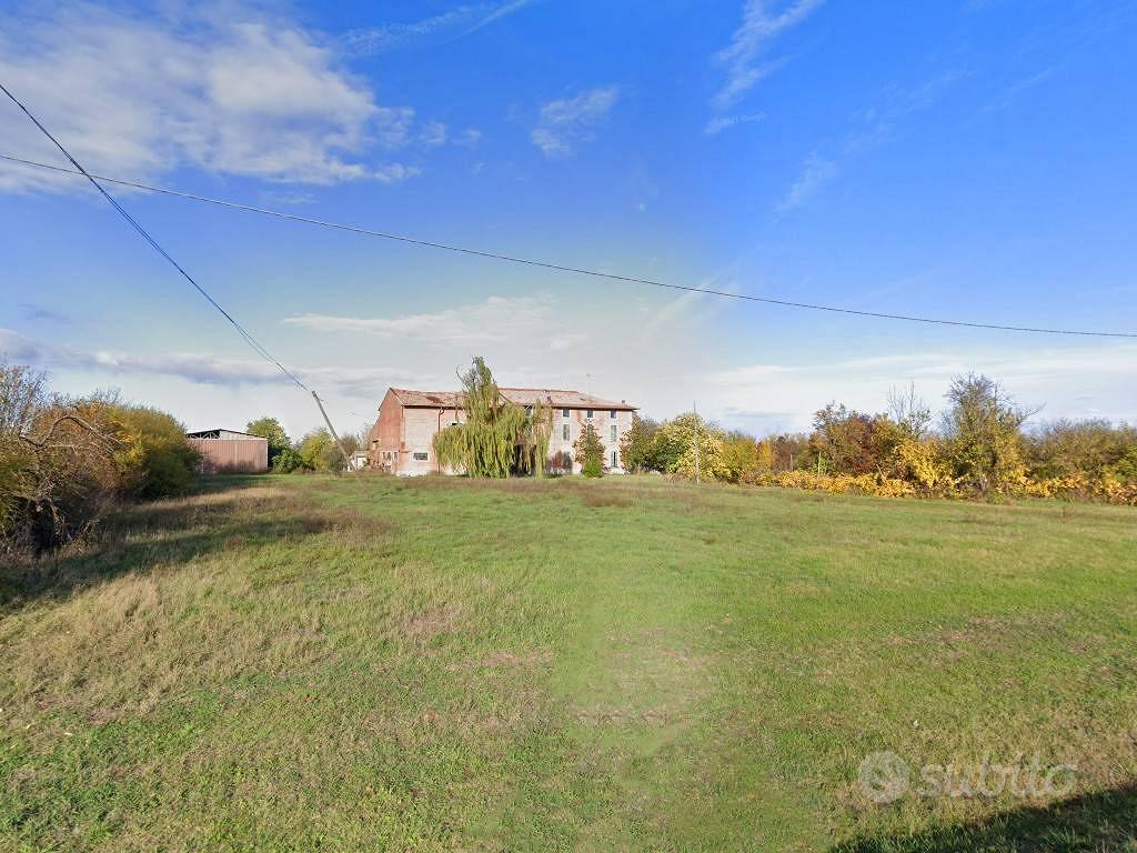 Rustico / Casale di 1000 m² con più di 5 locali a - Vista 3
