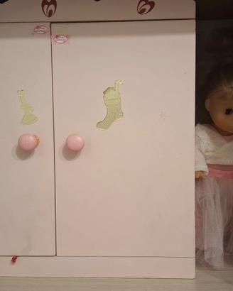 Bambola dolce Emy con armadio