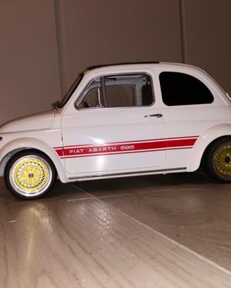 Abarth 695 SS scala 1/7 di Hachette