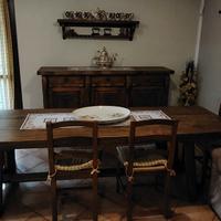 Credenza tavolo panche e sedie