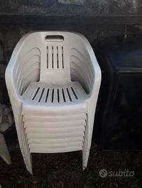 Tavoli e sedie da giardino in plastica 