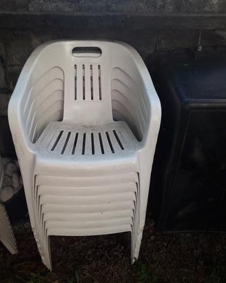 Tavoli e sedie da giardino in plastica 