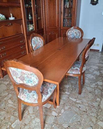 tavolo  con sedie