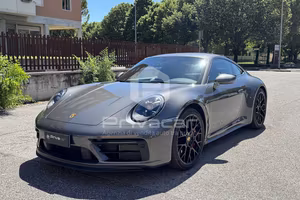 PORSCHE 911 Carrera 4 GTS