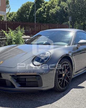 PORSCHE 911 Carrera 4 GTS