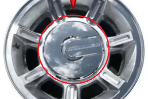 Hummer H2 - coprimozzi cromati originali x 17"