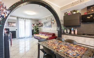 Appartamento al Piano Secondo, Garage e soffitta a