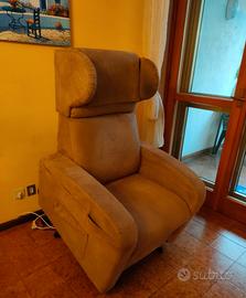 Poltrona reclinabile con alzata assistita