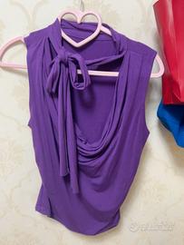 Top viola con collo all'americana
