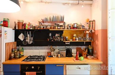 Stanza libera in casa condivisa