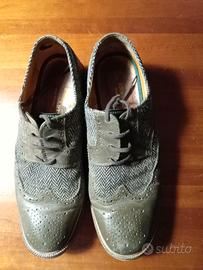 scarpe uomo verdi ed inserti di stoffa