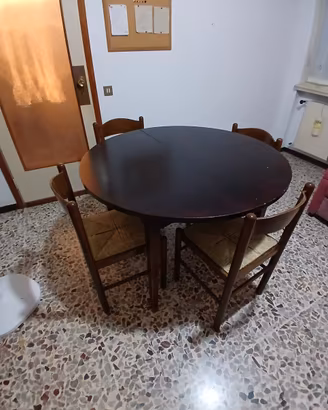 tavolo tondo allungabile con sedie 
