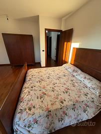 Camera da letto in legno massello gratis