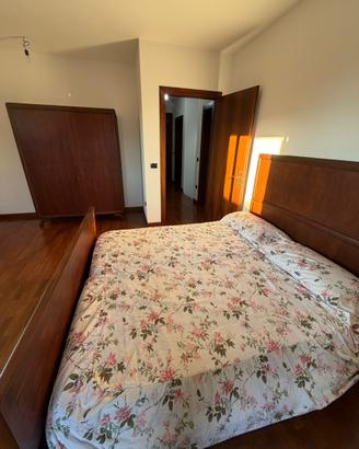 Camera da letto in legno massello gratis