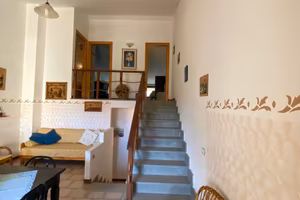 Villetta su tre livelli con giardino a Putzu Idu