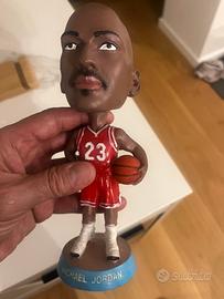 Statuetta Michael Jordan con testa traballante