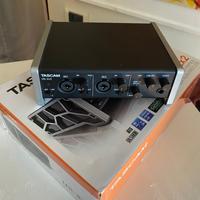 Scheda audio Tascam 2x2.