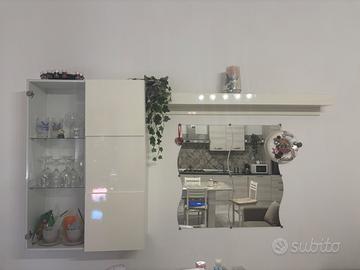 Sala da pranzo mobile tv vetrina mensola specchio
