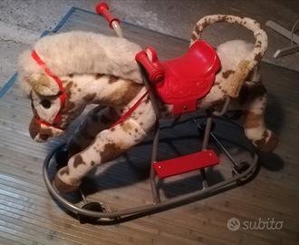 Cavallo a dondolo