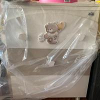 Cassettiera e lettino per bambini