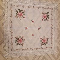 Rosa Antica" Centro tavola d'altri tempi ricamat