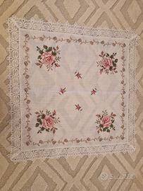 Rosa Antica" Centro tavola d'altri tempi ricamat