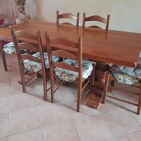 Tavolo in legno massiccio 