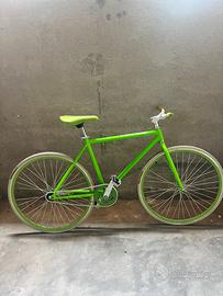 Bicicletta scatto fisso