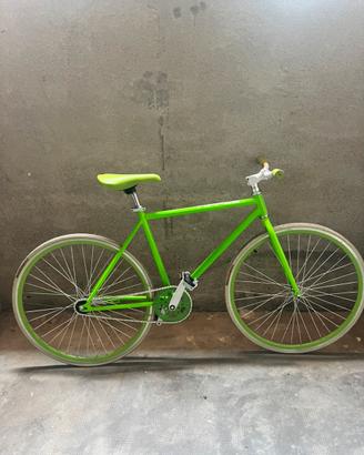 Bicicletta scatto fisso