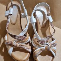 sandali con zeppa alta