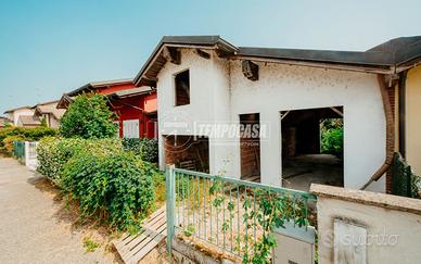 TRICOLOCALE CON GIARDINO