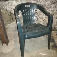 sedie verdi in plastica impilabili