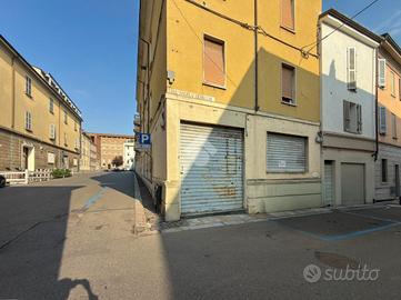 NEGOZIO A PIACENZA