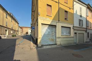 NEGOZIO A PIACENZA