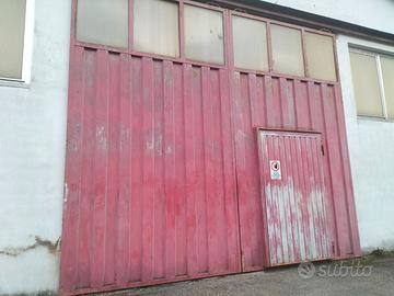 Portone industriale finestrato usato in ferro