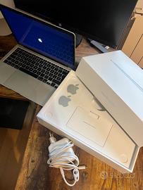 MacBook Air 13” 2020 Intel – 8GB RAM / 256GB SSD