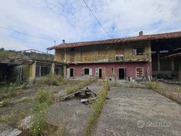 Immobile in asta di 604 m² con 5 locali e box auto