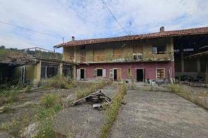 Immobile in asta di 604 m² con 5 locali e box auto