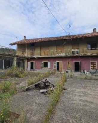 Immobile in asta di 604 m² con 5 locali e box auto