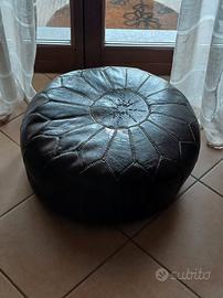 puff in pelle marrone lavorato a mano