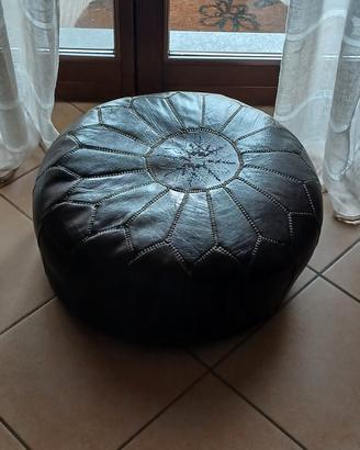 puff in pelle marrone lavorato a mano