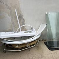 Vasca idromassaggio con colonna doccia