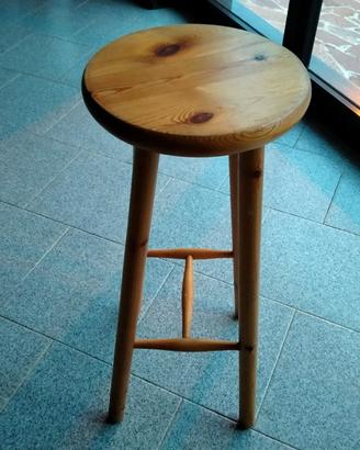 Sgabello in legno massello colore naturale