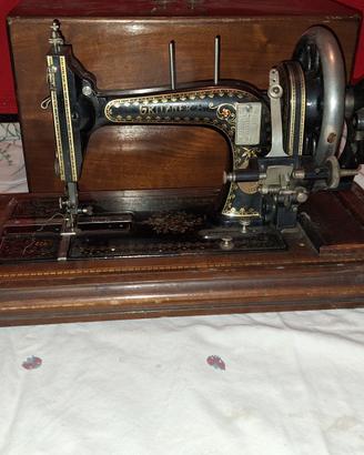 macchina da cucire a manovella