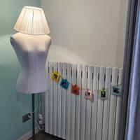 Lampada a forma manichino femminile busto di donna